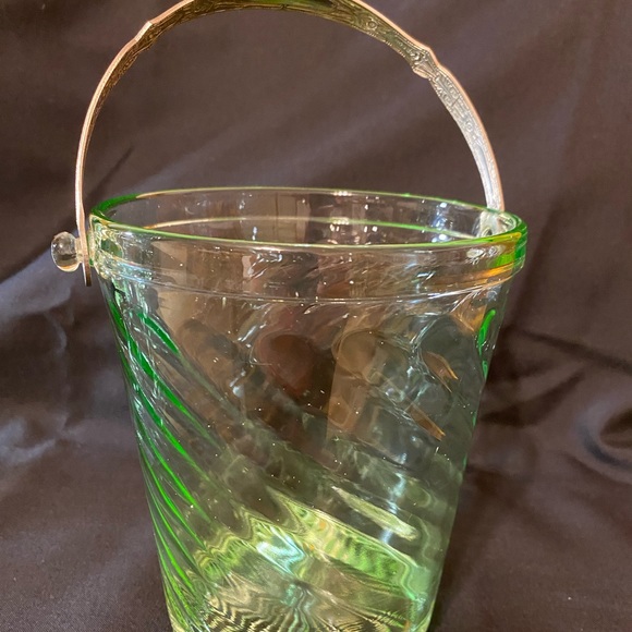 Green Vaseline Swirl Glass bucket - Picture 2 of 7